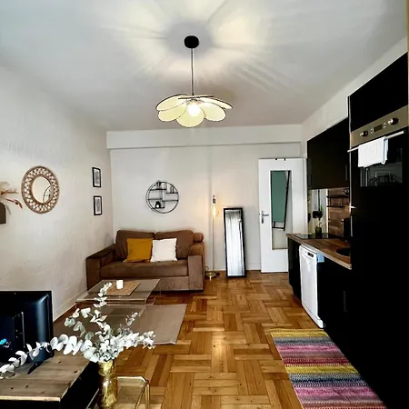 Modern With Balcony And Ac Walk To Tramway Near Center Apartament *