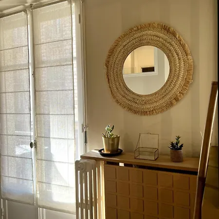 Modern With Balcony And Ac Walk To Tramway Near Center Apartament