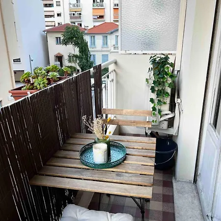 Modern With Balcony And Ac Walk To Tramway Near Center Apartament *