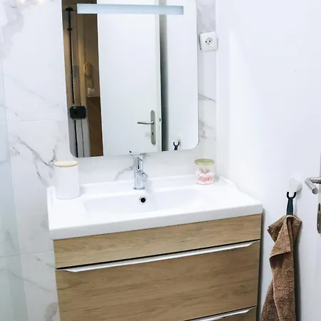 Modern With Balcony And Ac Walk To Tramway Near Center *